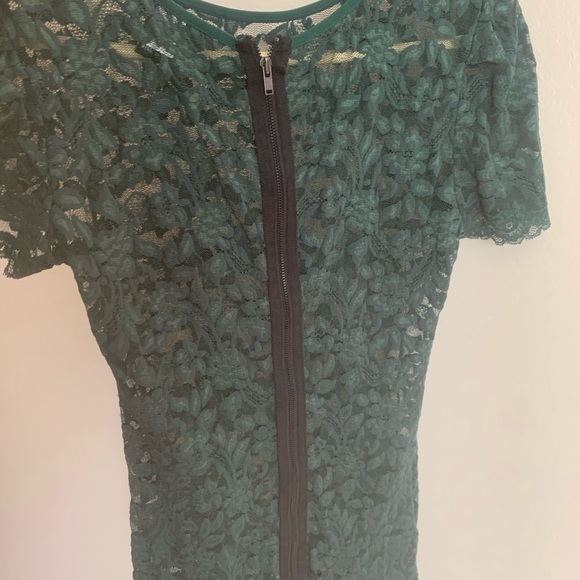 Lace tops - Picture 3 of 4